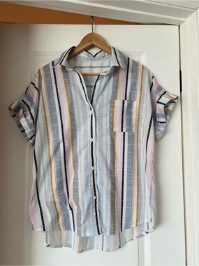 Womens Short-Sleeve Button-Up Shirt